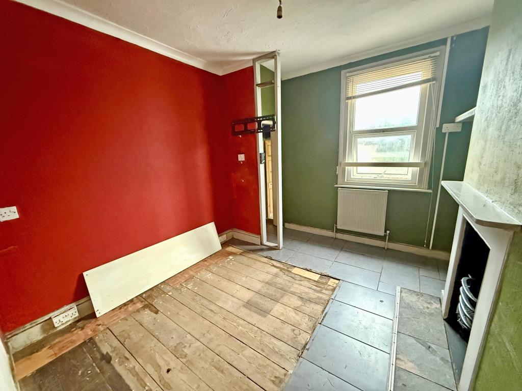 Lot: 137 - TWO-BEDROOM HOUSE FOR IMPROVEMENT - Bedroom two